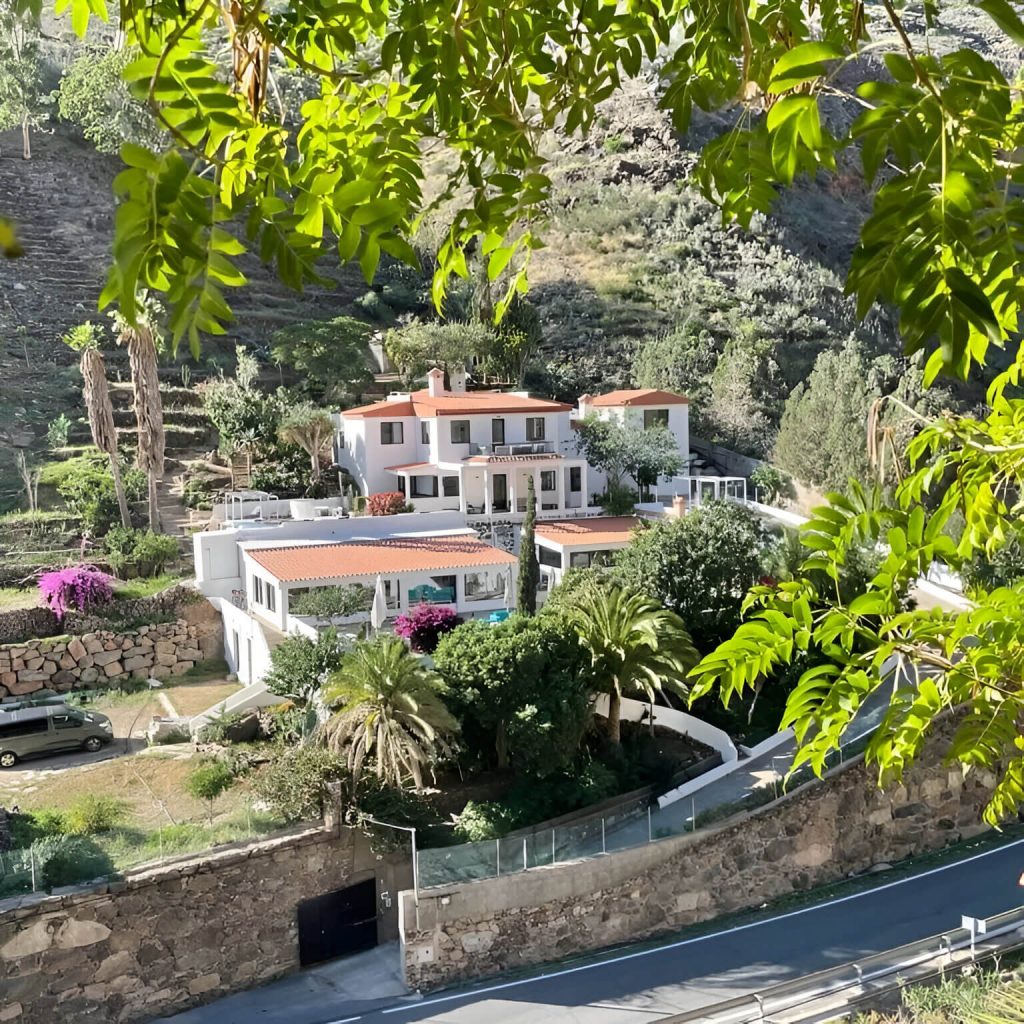 Gran Canaria Naked Retreat Feb 2 – Feb 8th 2026 yoga / tantra / massage with Ian and Joey